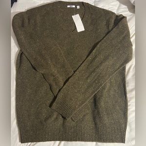 Uniqlo V-Neck Lambswool blend Sweater